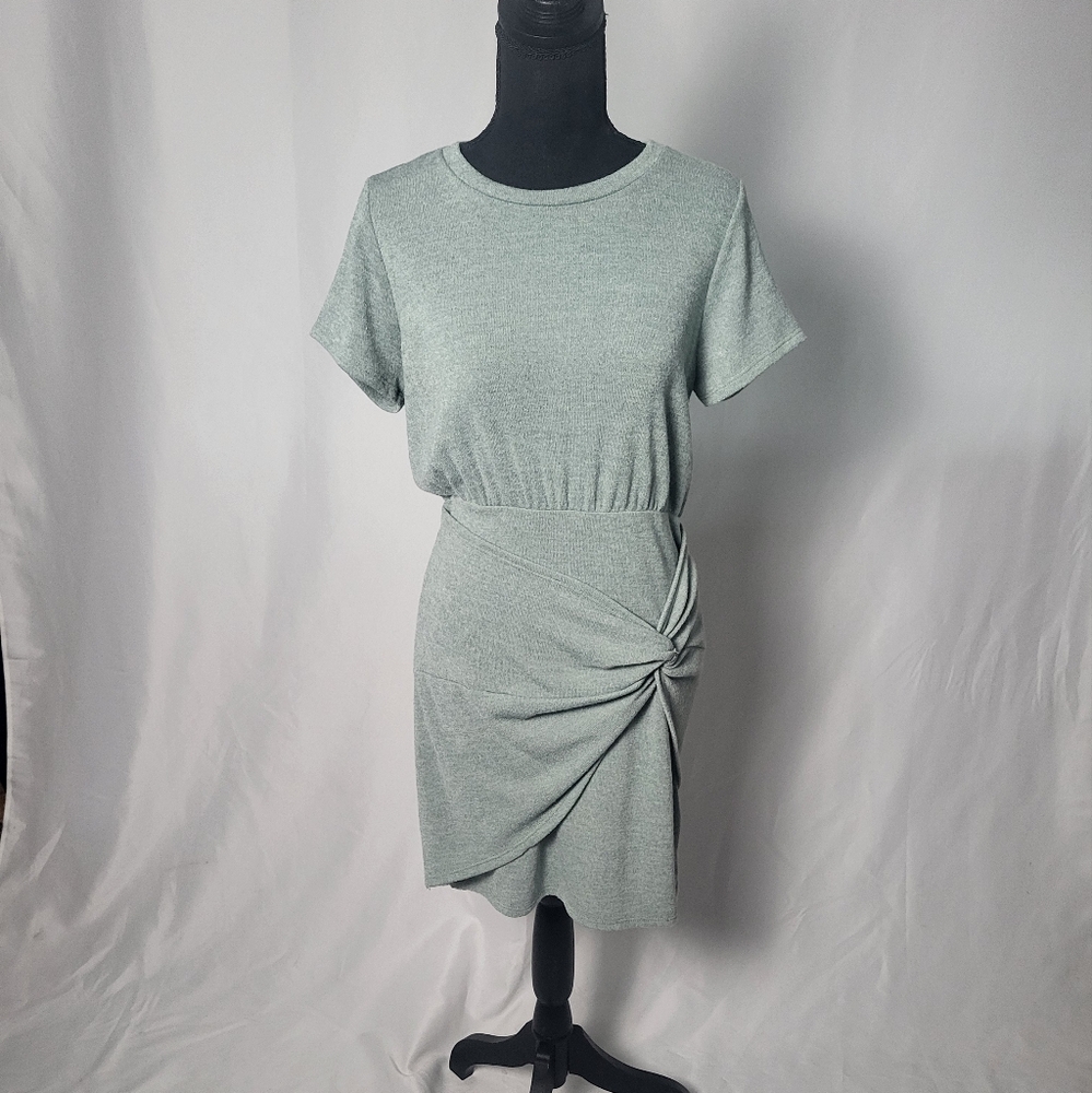 Gilli Large mint green dress with knot accent.